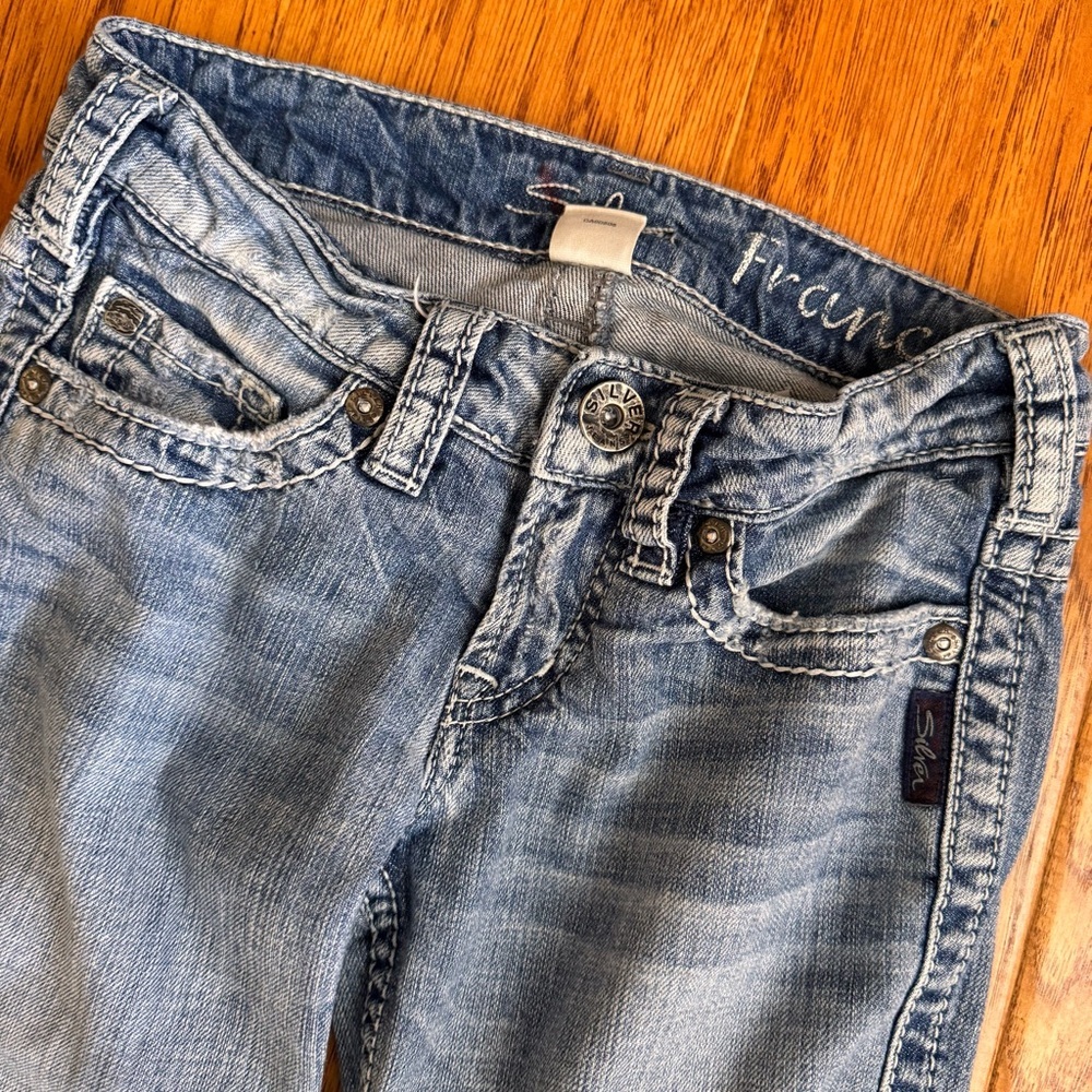 Silver Frances Crop Capri Jeans Women’s 24 Light Wash Denim Low Rise - Picture 2 of 6